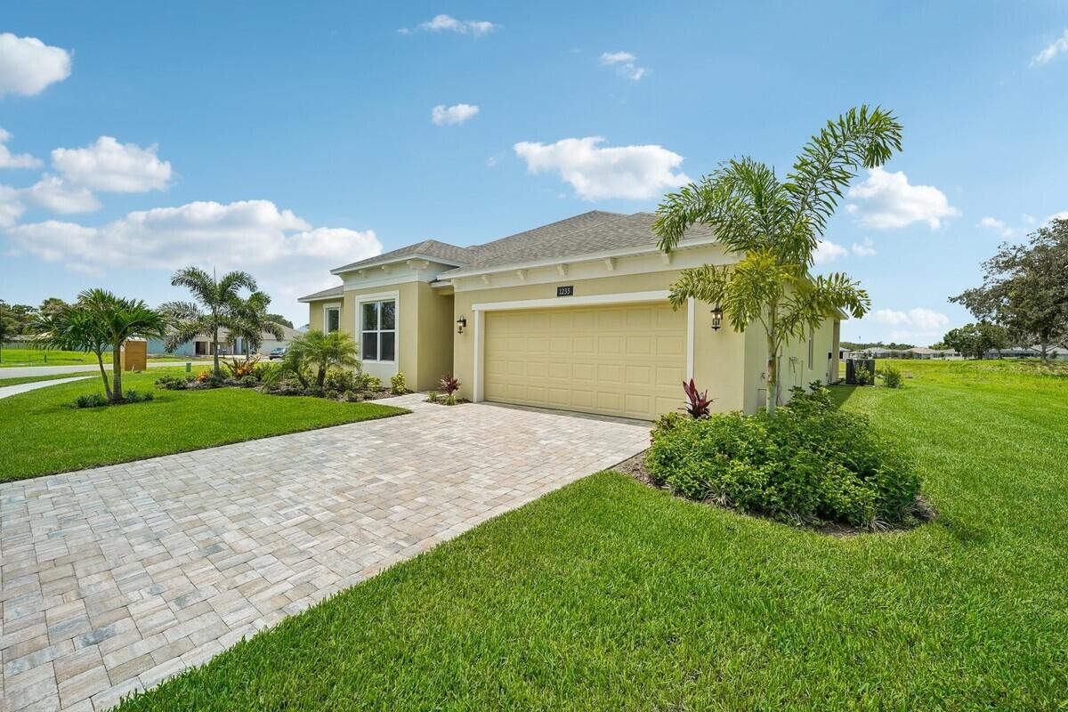 1233 Killian Drive NE