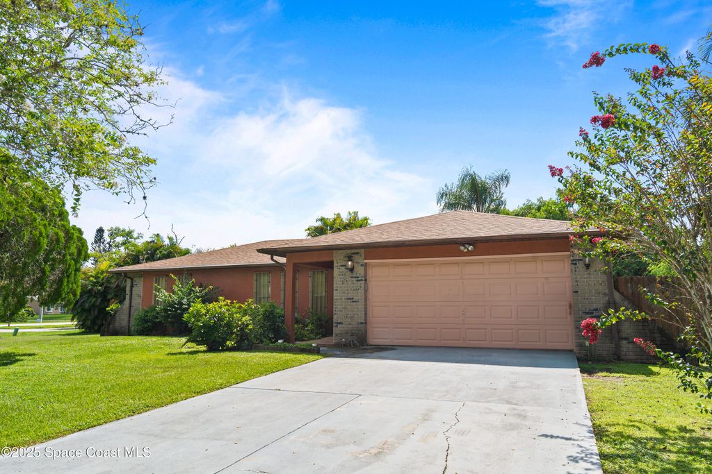 Photo of 533 Castana Avenue SE, Palm Bay, FL 32909 (MLS # 1055831)