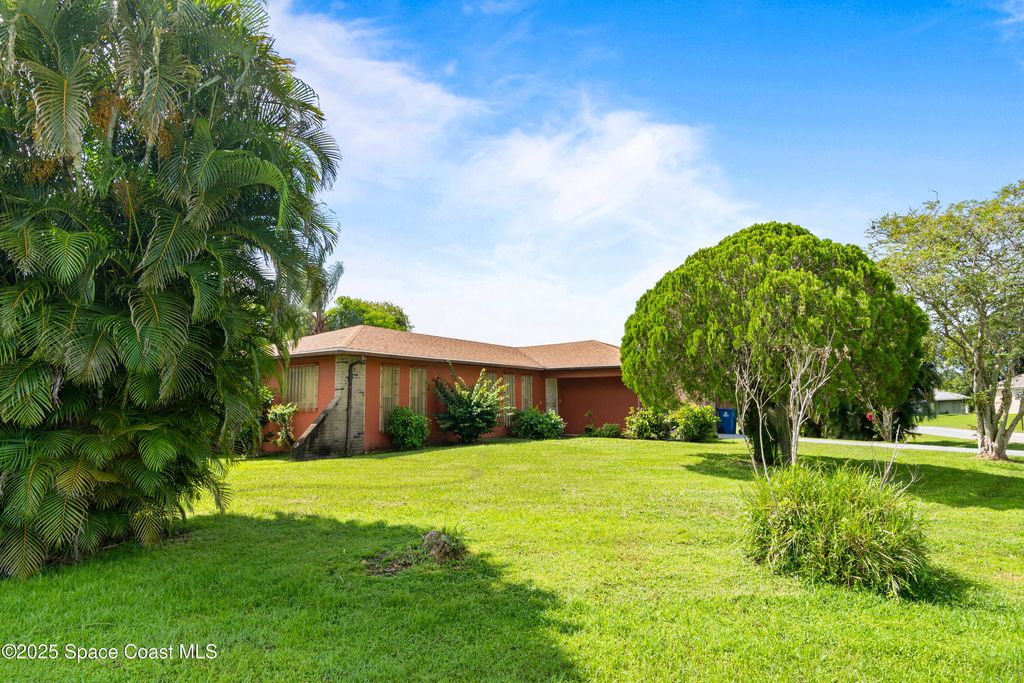 Photo of 533 Castana Avenue SE, Palm Bay, FL 32909 (MLS # 1055831)