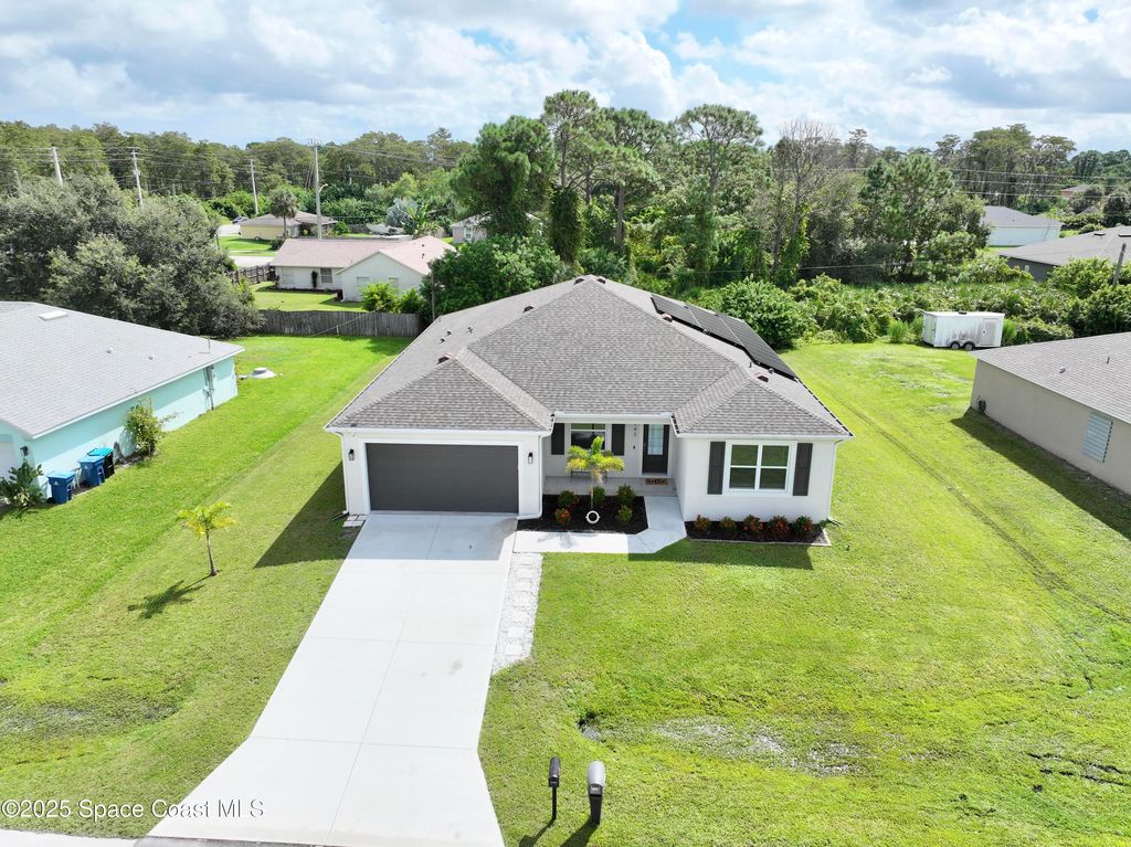 Photo of 743 Taluga Avenue SE, Palm Bay, FL 32909 (MLS # 1057994)