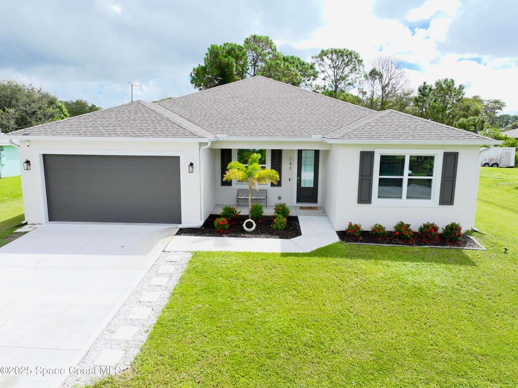 Photo of 743 Taluga Avenue SE, Palm Bay, FL 32909 (MLS # 1057994)