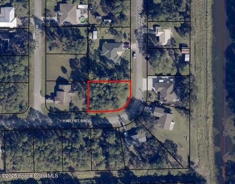 884 Tejon (Corner Hart) Avenue SW Palm Bay FL 32908