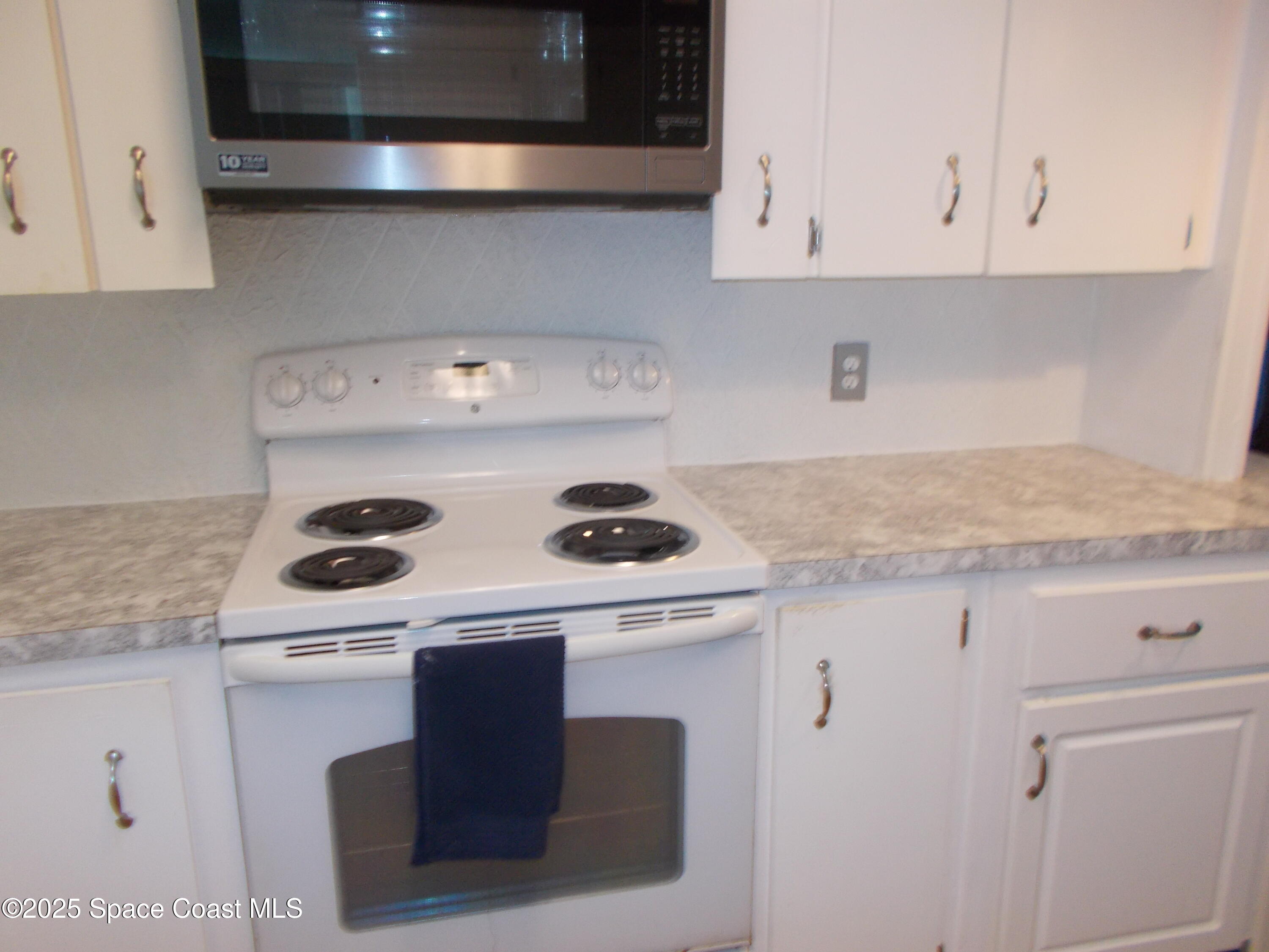 836 Hyacinth Circle E