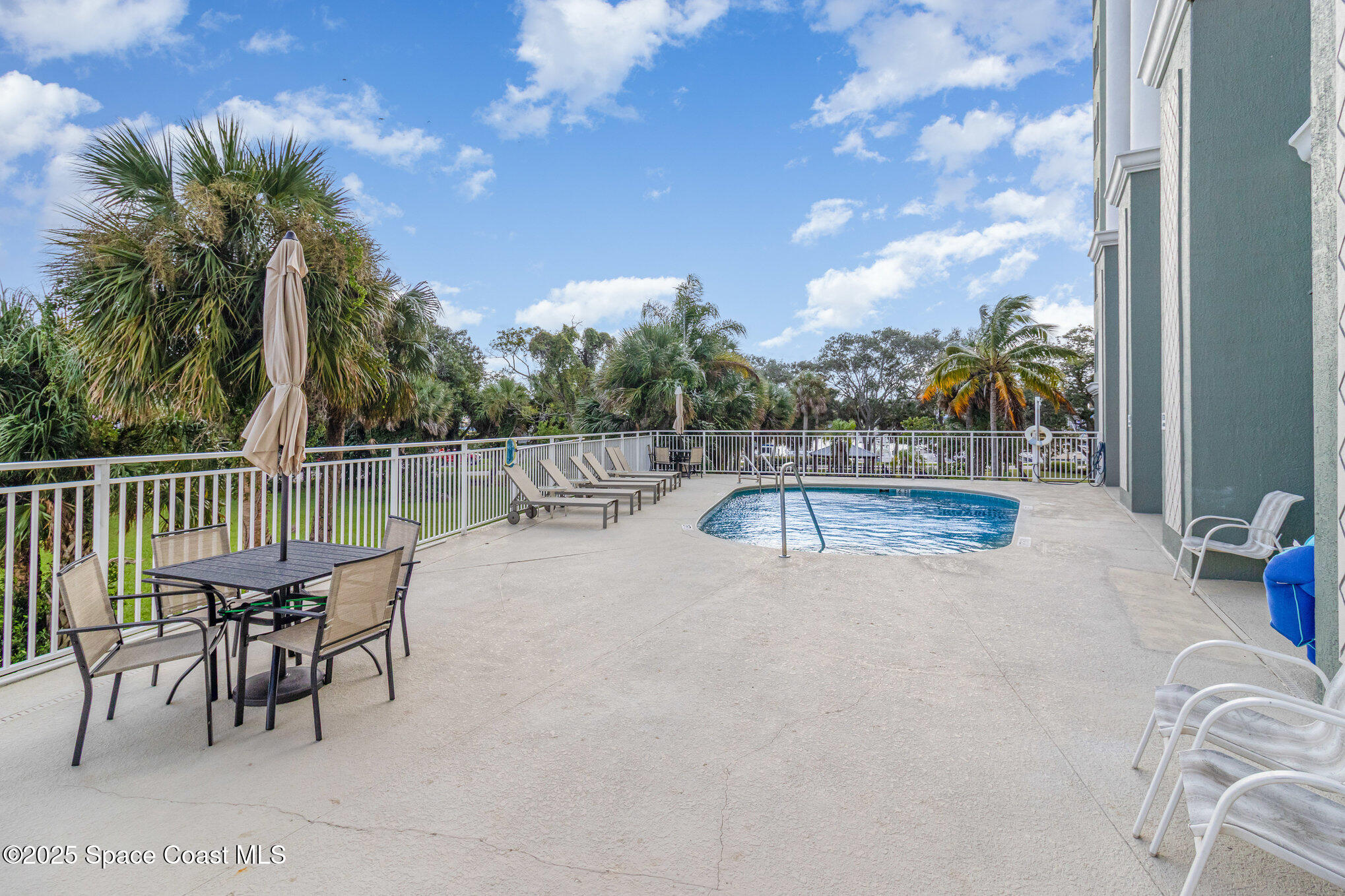 1211 E New Haven Avenue 402