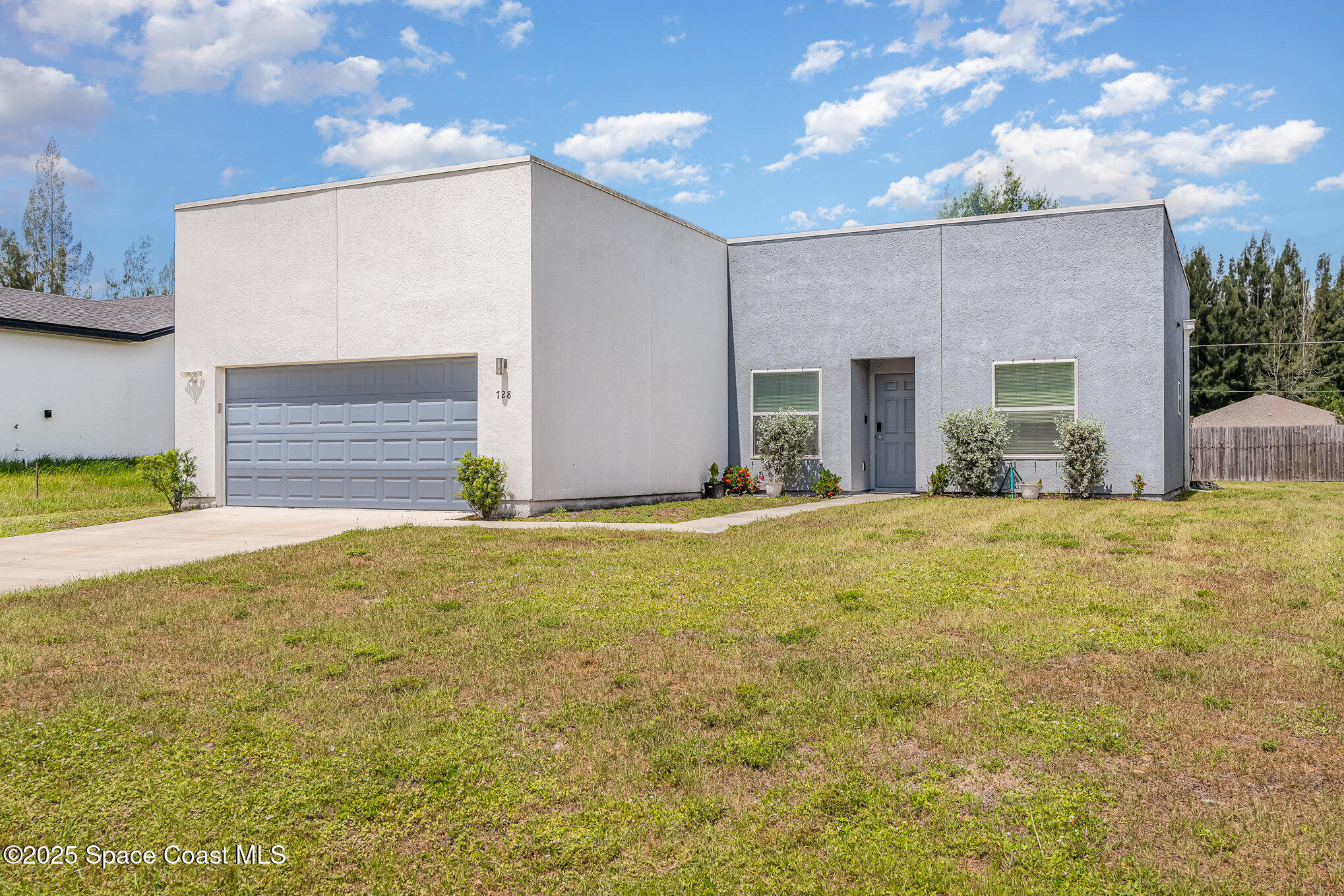 728 Daysland Avenue SW