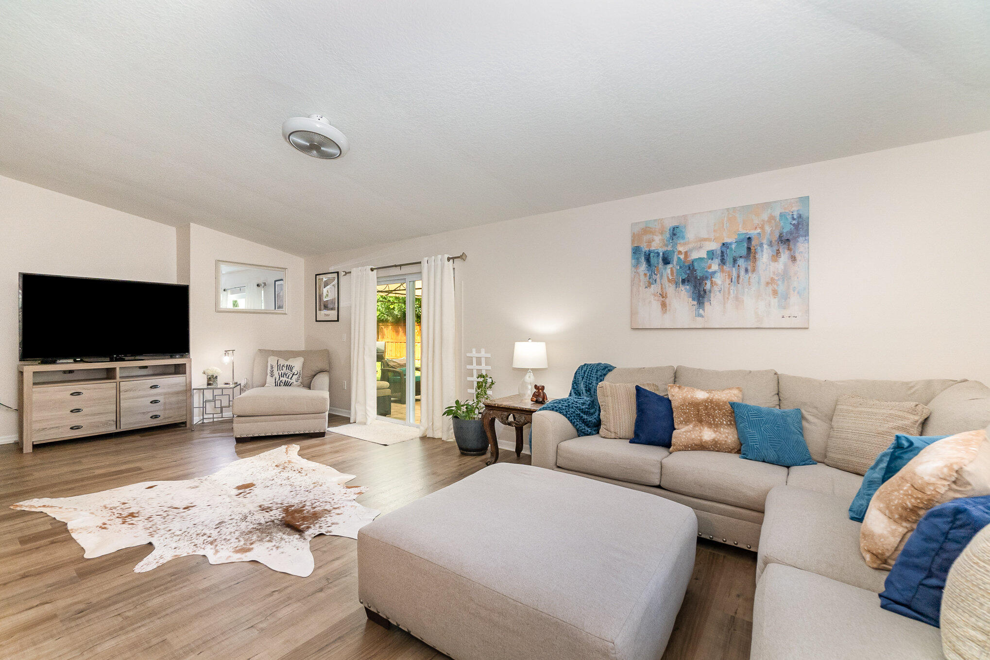 1736 Vista Lake Circle