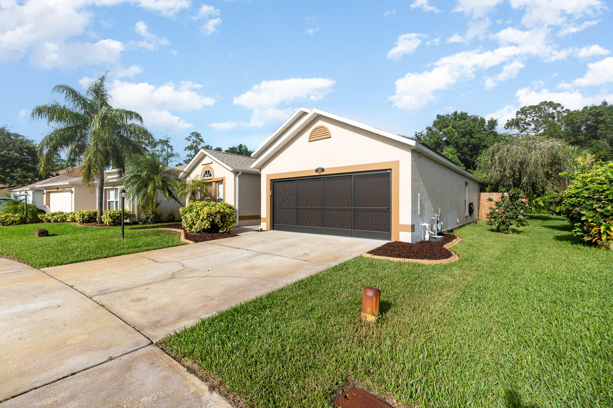 1736 Vista Lake Circle