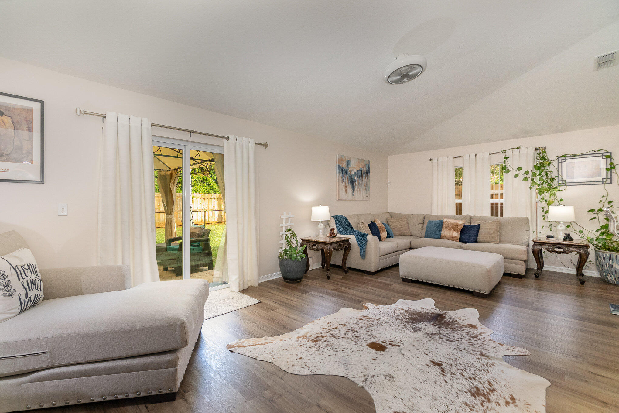 1736 Vista Lake Circle