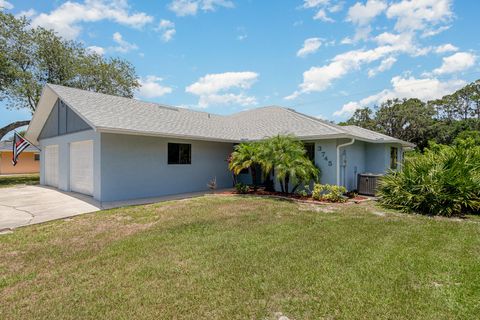 Single Family Residence in Titusville FL 3745 Canberra Court 12.jpg