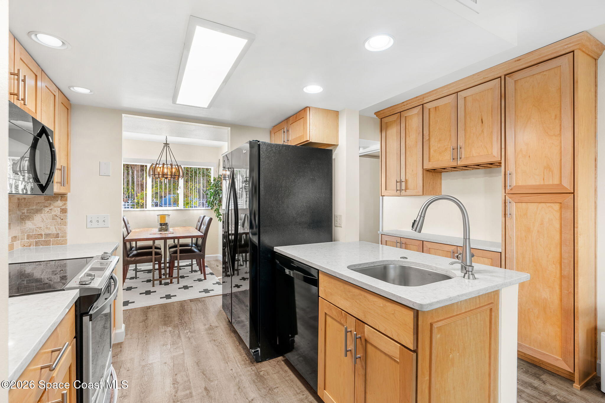 236 Beach Park Lane V83