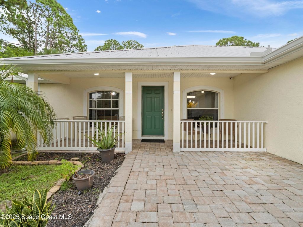 Photo of 860 Tupelo Road SW, Palm Bay, FL 32908 (MLS # 1057284)