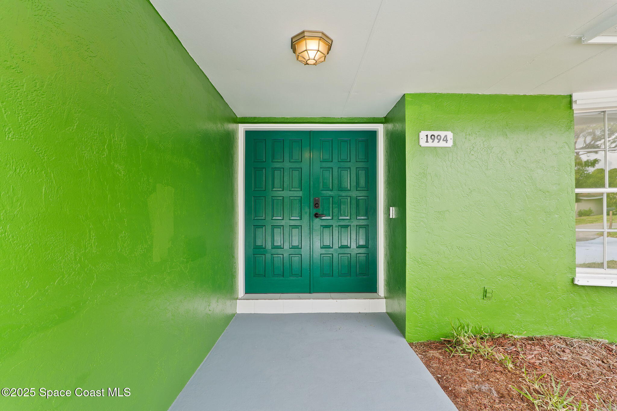1994 Mark Twain Lane NE