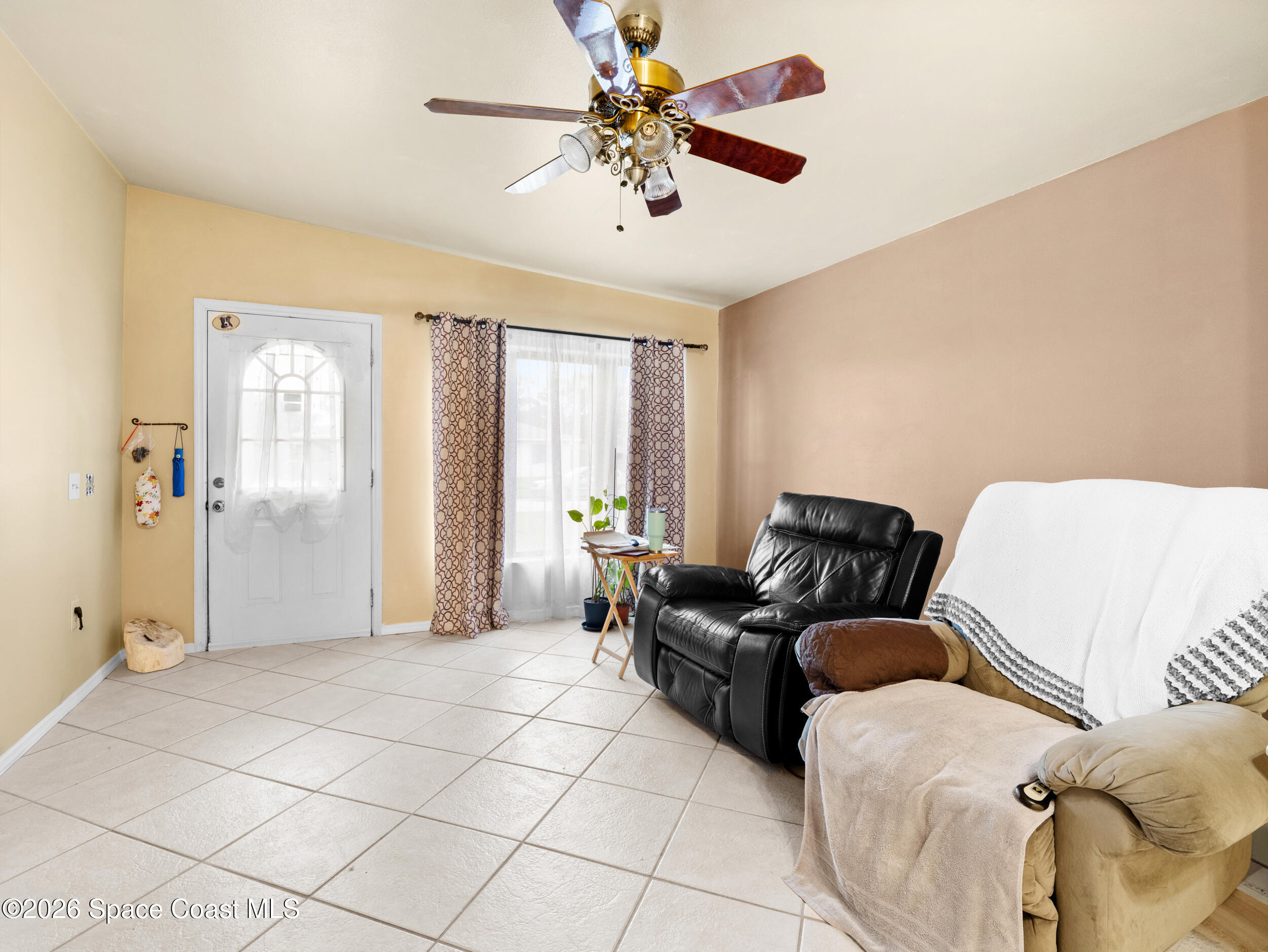 1209 Vanderbilt Lane