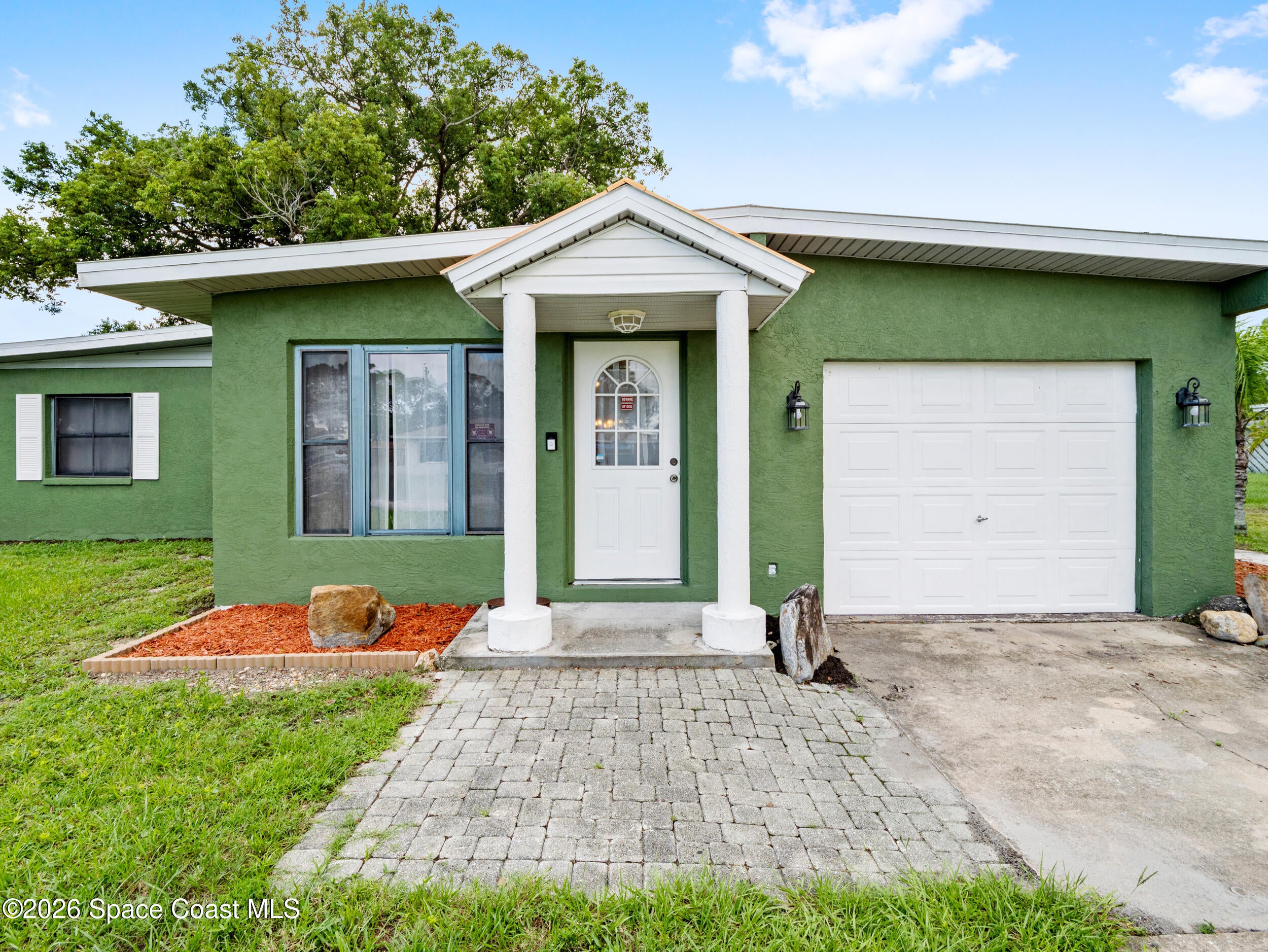 1209 Vanderbilt Lane