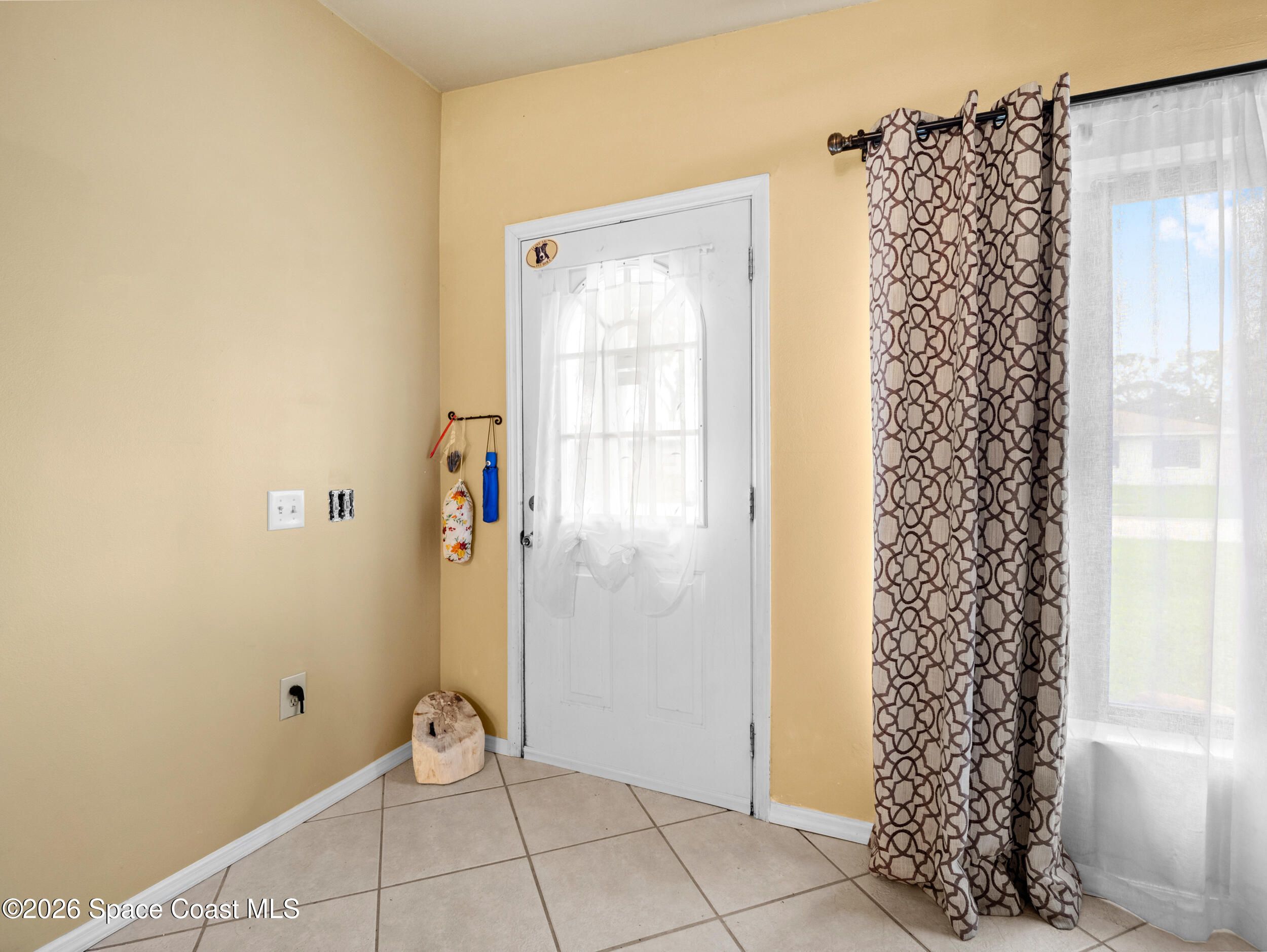 1209 Vanderbilt Lane