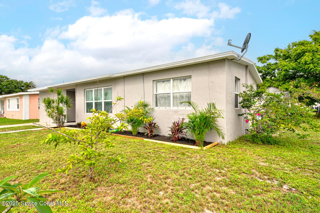 Photo of 3019 Garden Terrace NE, Palm Bay, FL 32905 (MLS # 1056046)