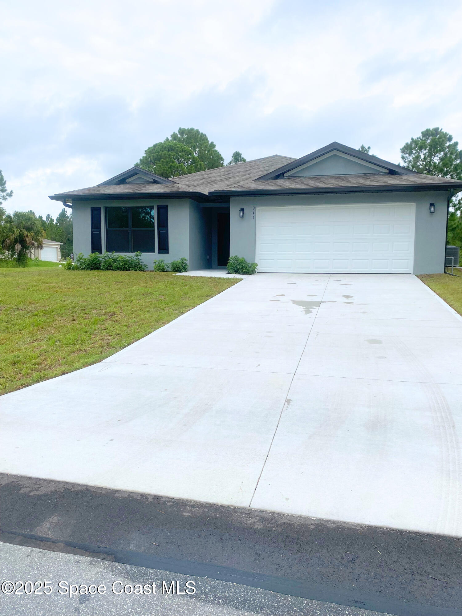 341 Titan Road SE