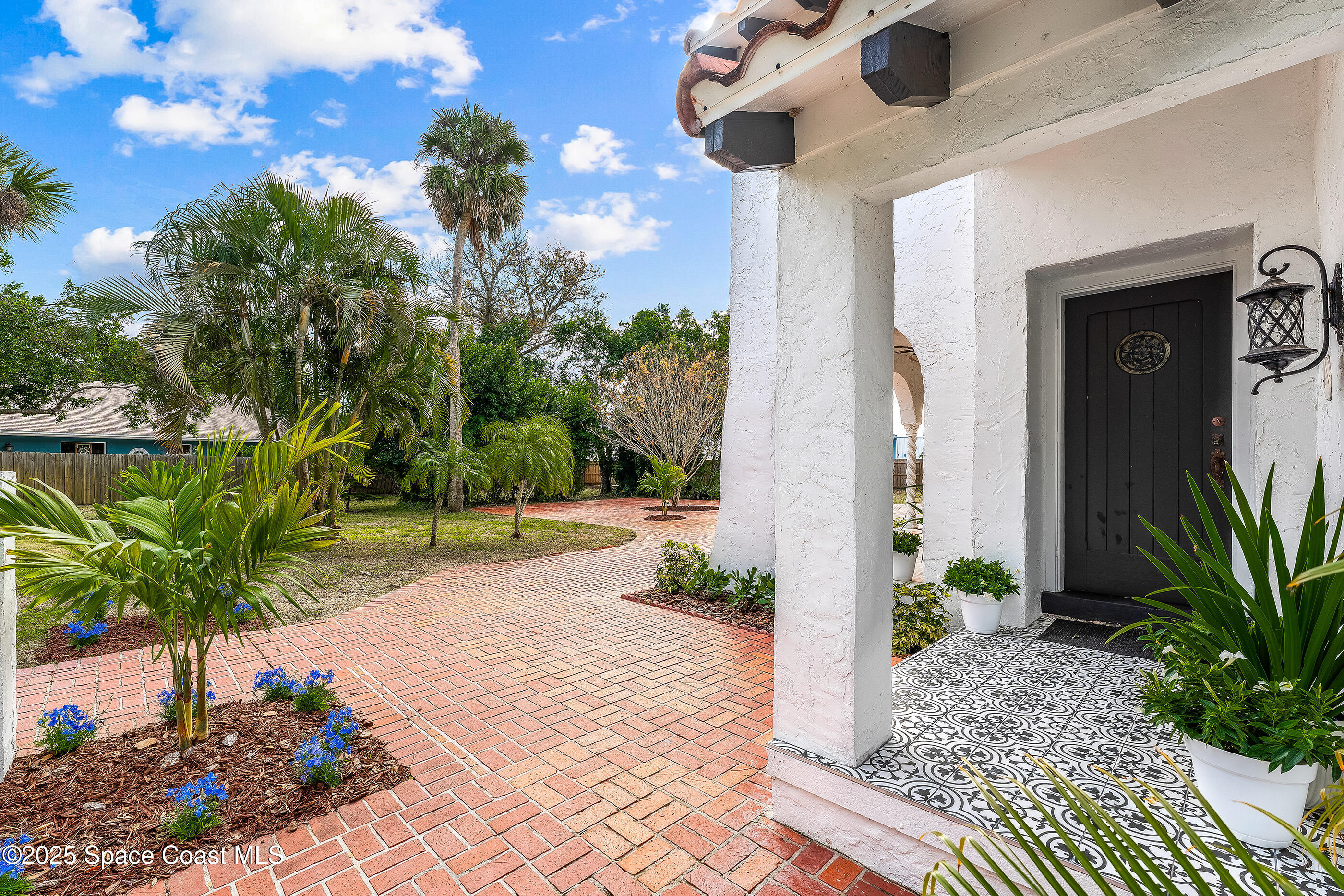 121 Circle Drive