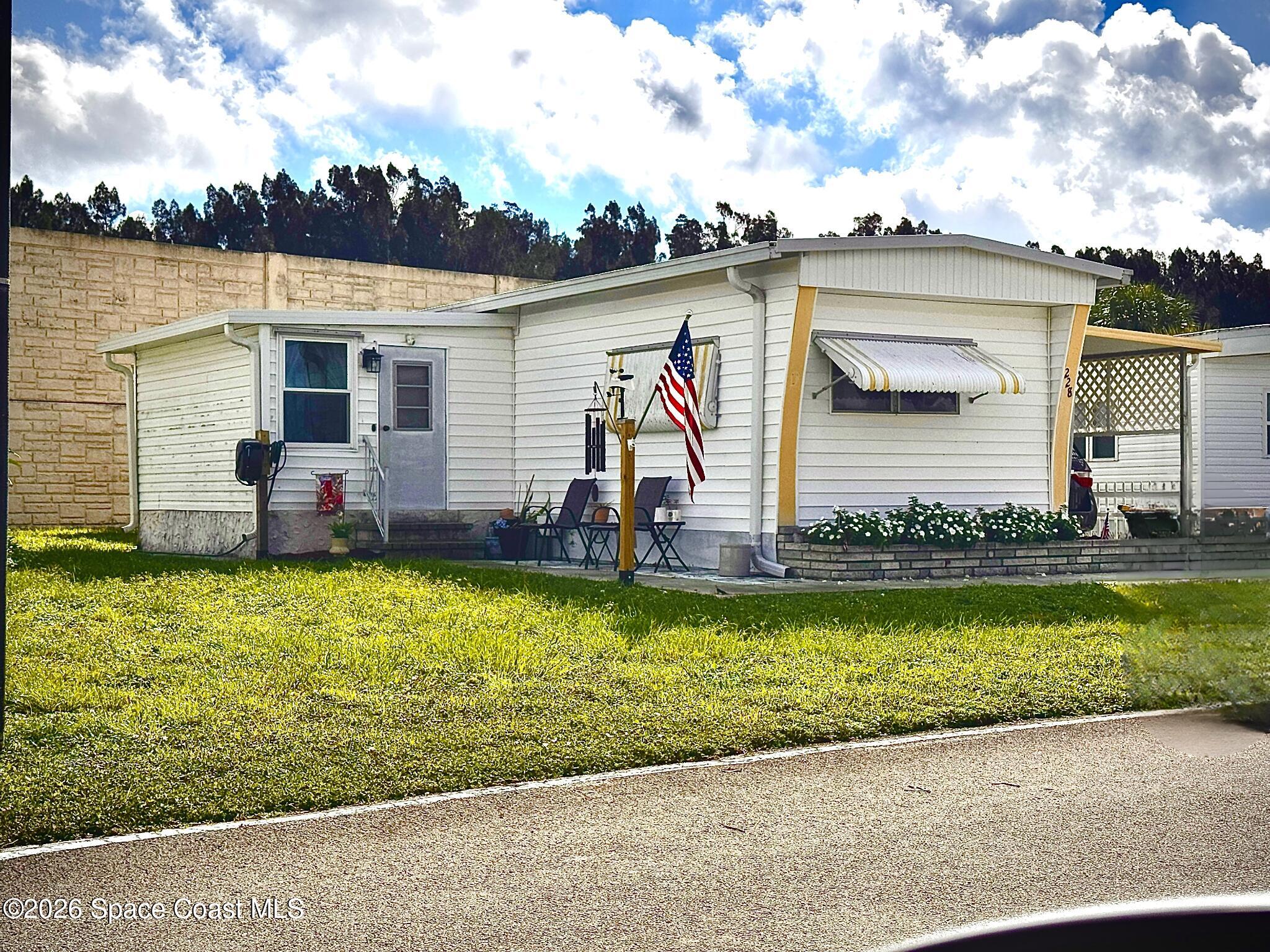 228 Holiday Park Boulevard NE