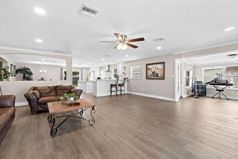 Single Family Residence in Indian Harbour Beach FL 116 Atlantic Boulevard 4.jpg