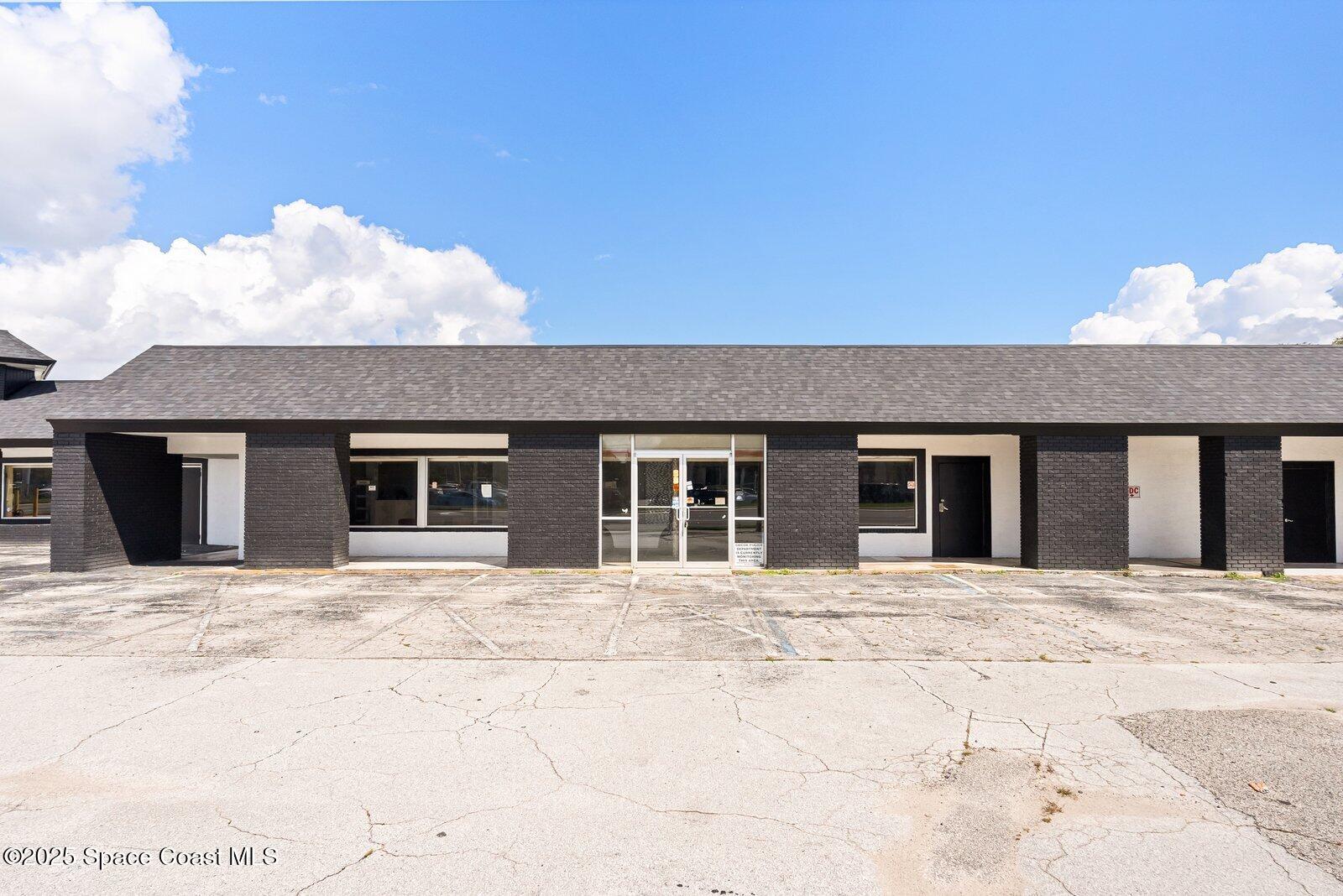 1050 W King Street