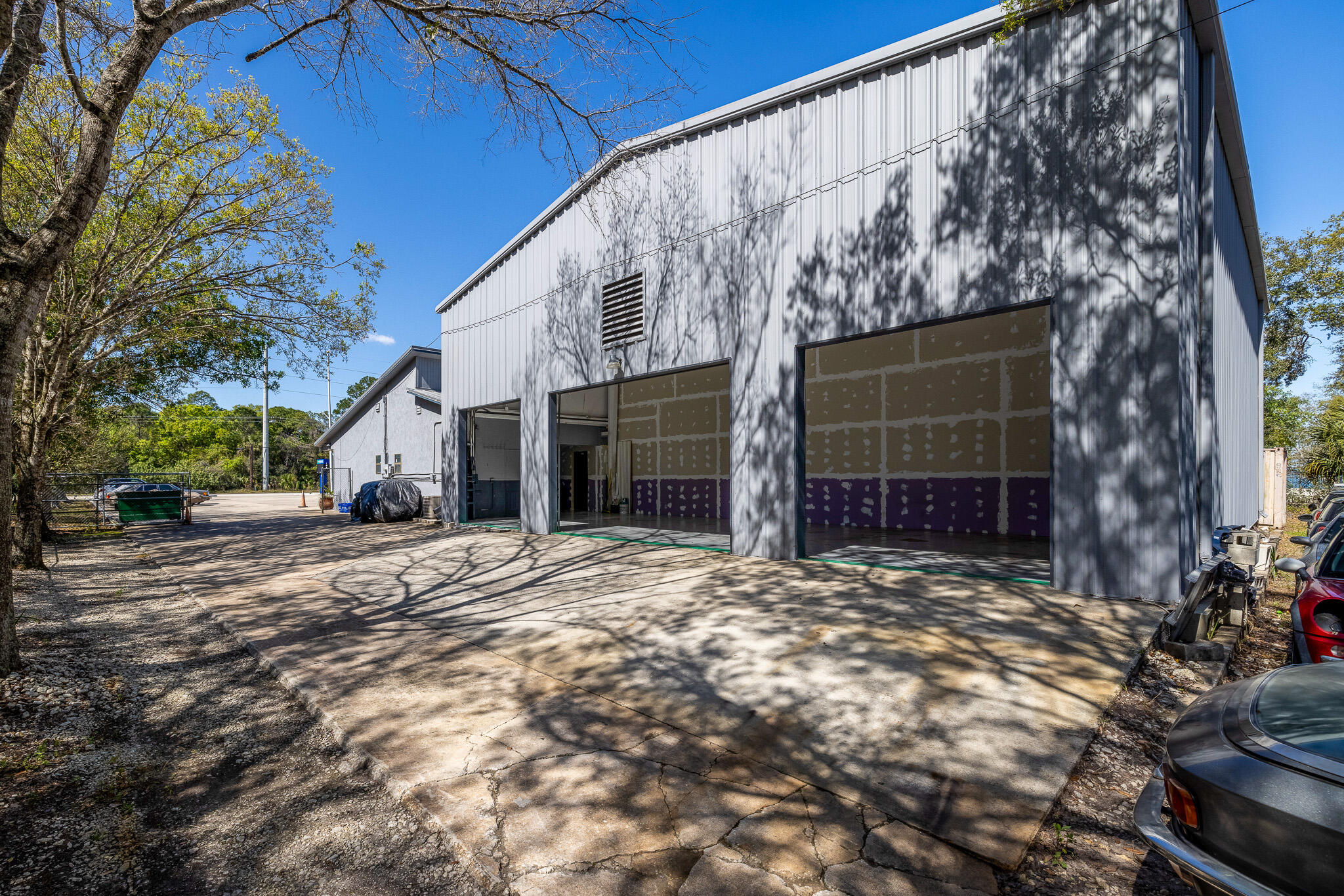 855 S Wickham