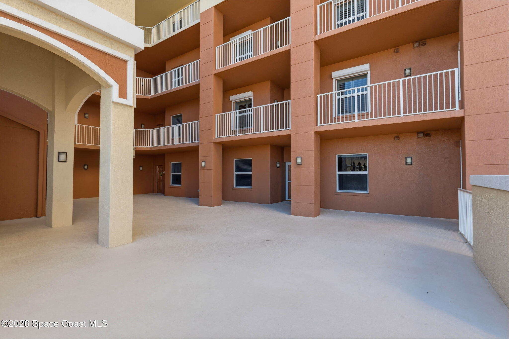 93 Delannoy Avenue 302