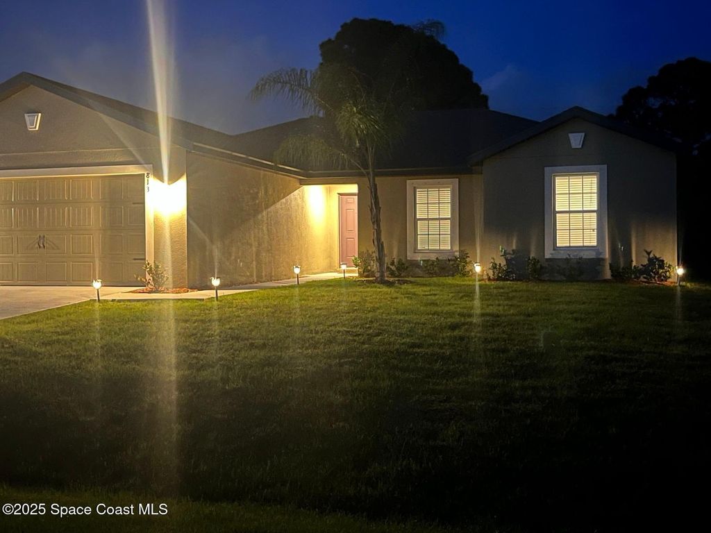 Photo of 813 SE Taluga Avenue SE, Palm Bay, FL 32909 (MLS # 1058966)