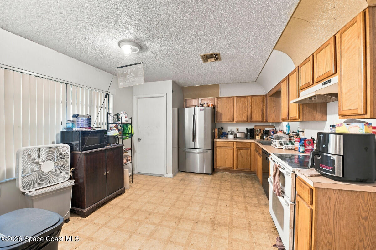 1338 Coral Reef Avenue NW