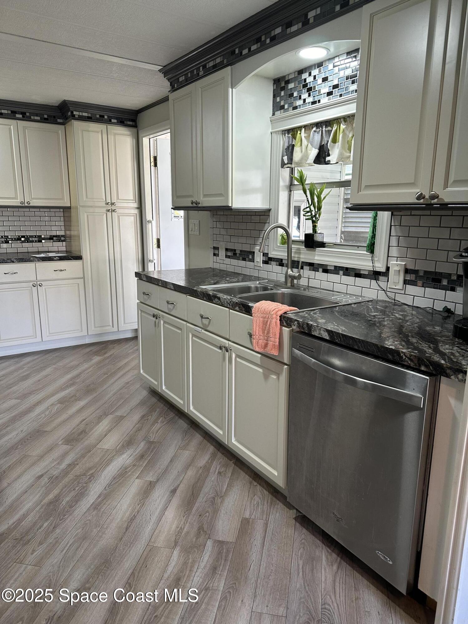 1437 Barefoot Circle