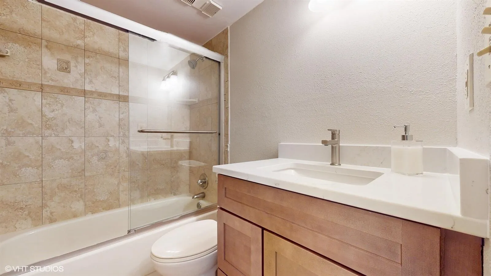 Cocoa Beach, Florida 32931, United States, 2 Bedrooms Bedrooms, ,2 BathroomsBathrooms,Residential,Pending,15723