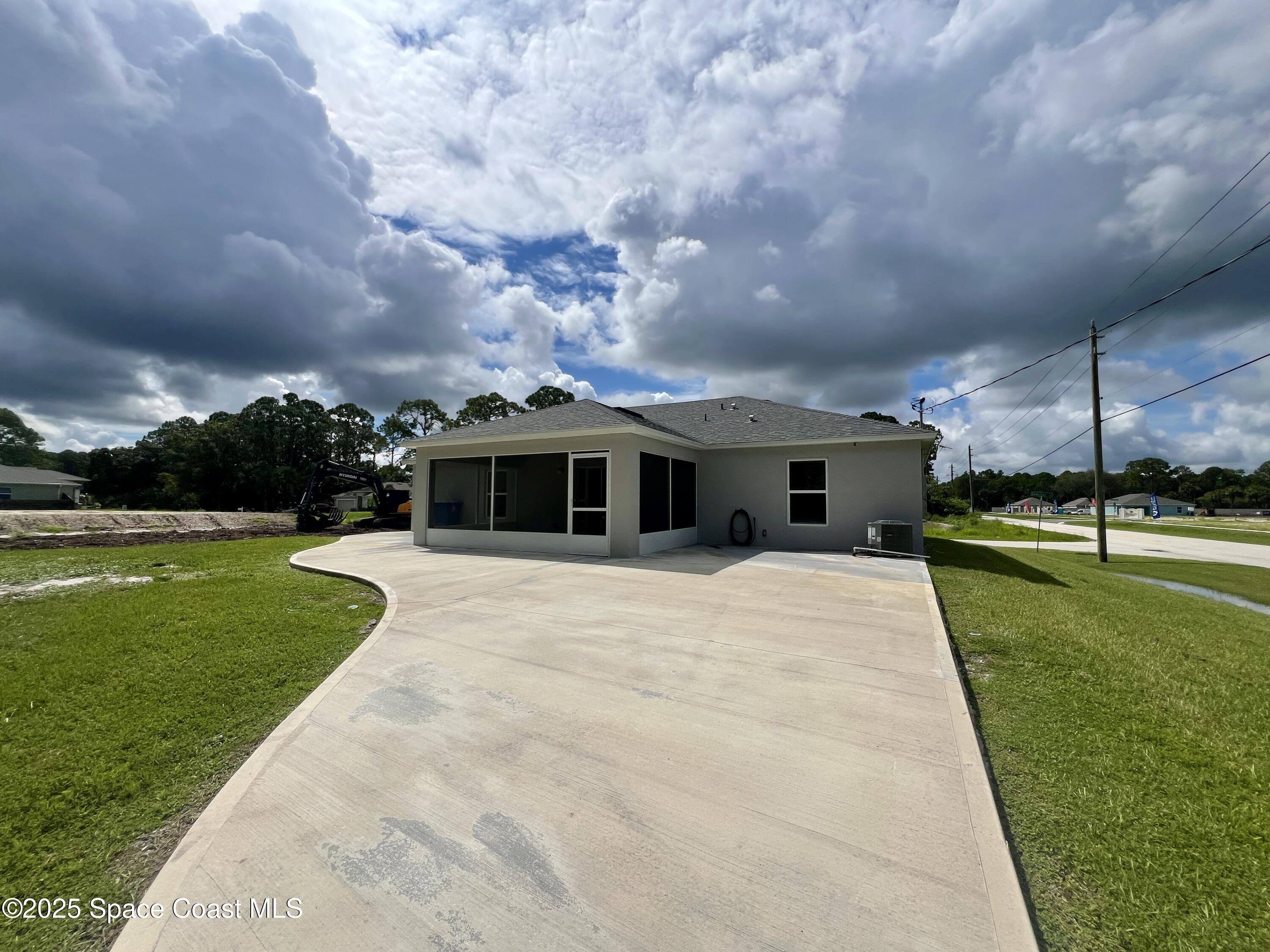 499 Oakleaf Street SW