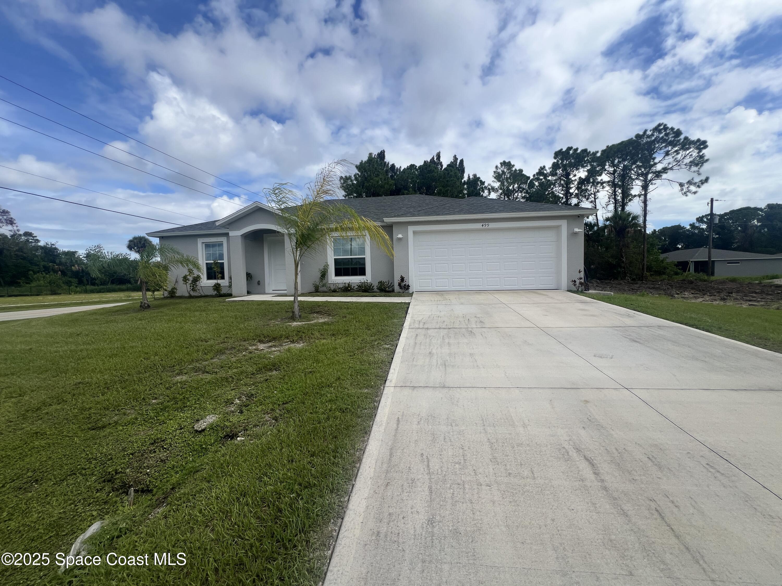 499 Oakleaf Street SW