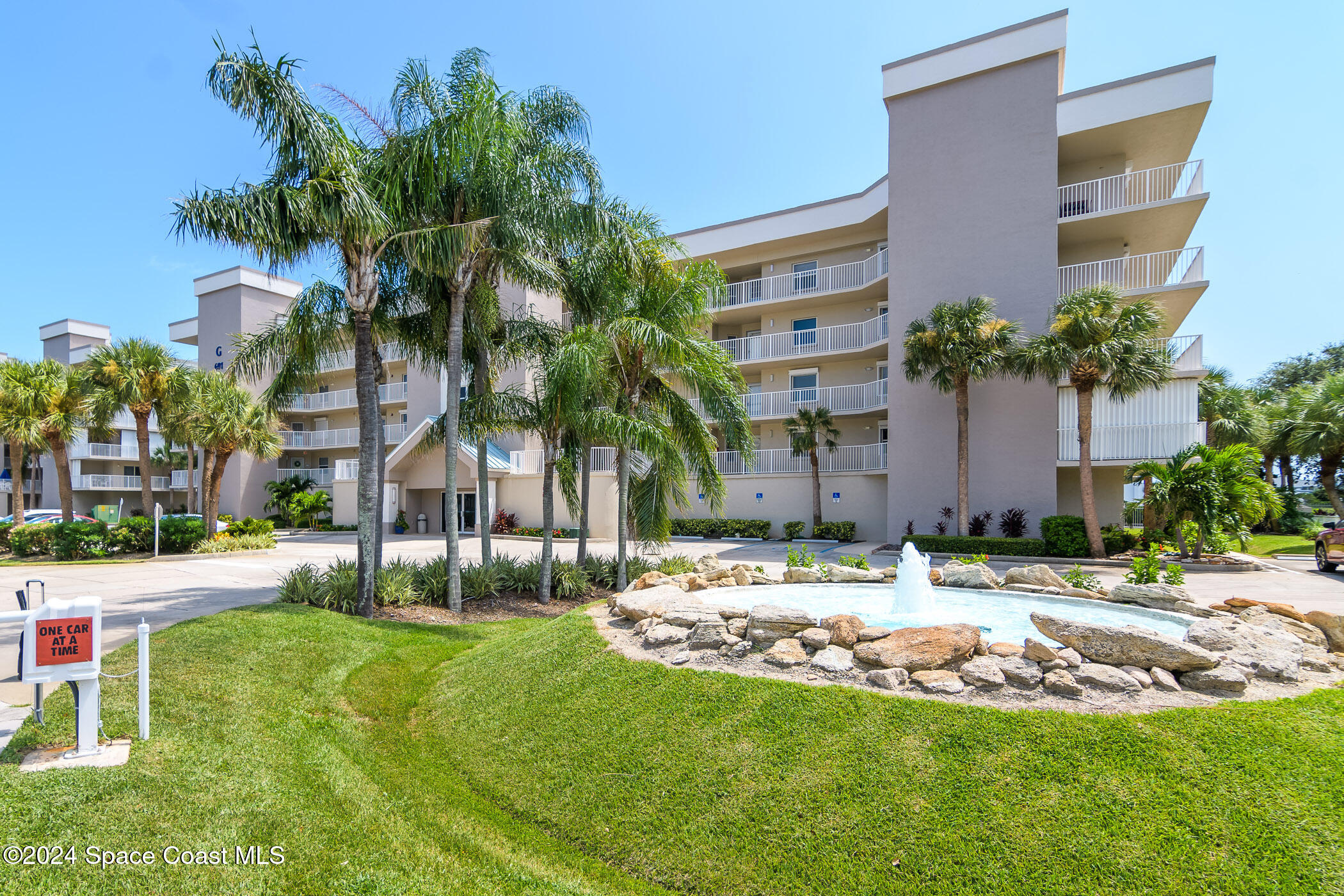 601 Shorewood Drive 402