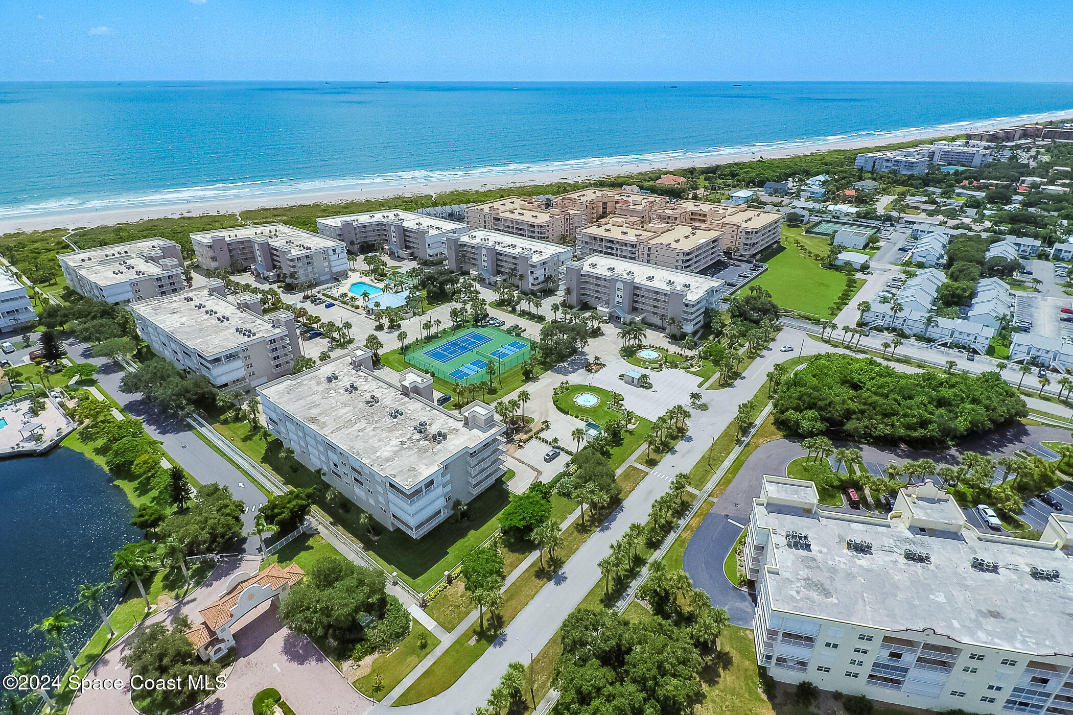 601 Shorewood Drive 402