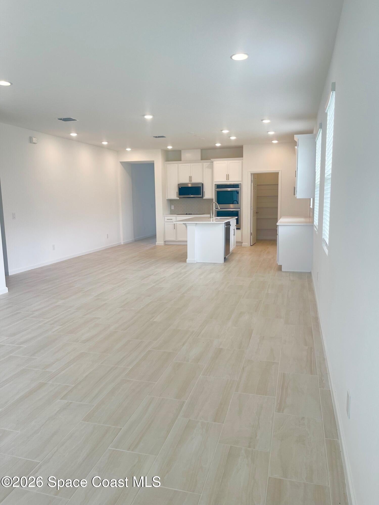 768 Soleway Avenue NW