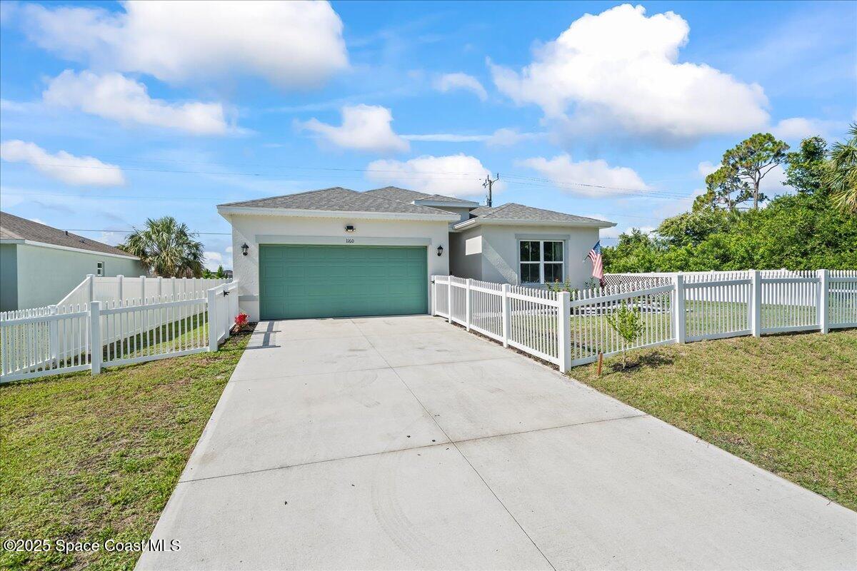 1160 Larkspur Street SE