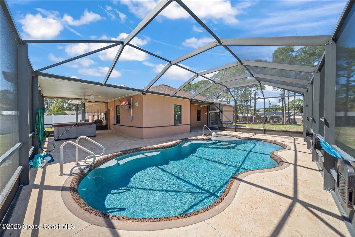 951 Ladona Avenue SE