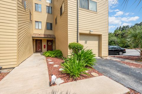 Townhouse in Melbourne FL 441 Harbor City Boulevard.jpg