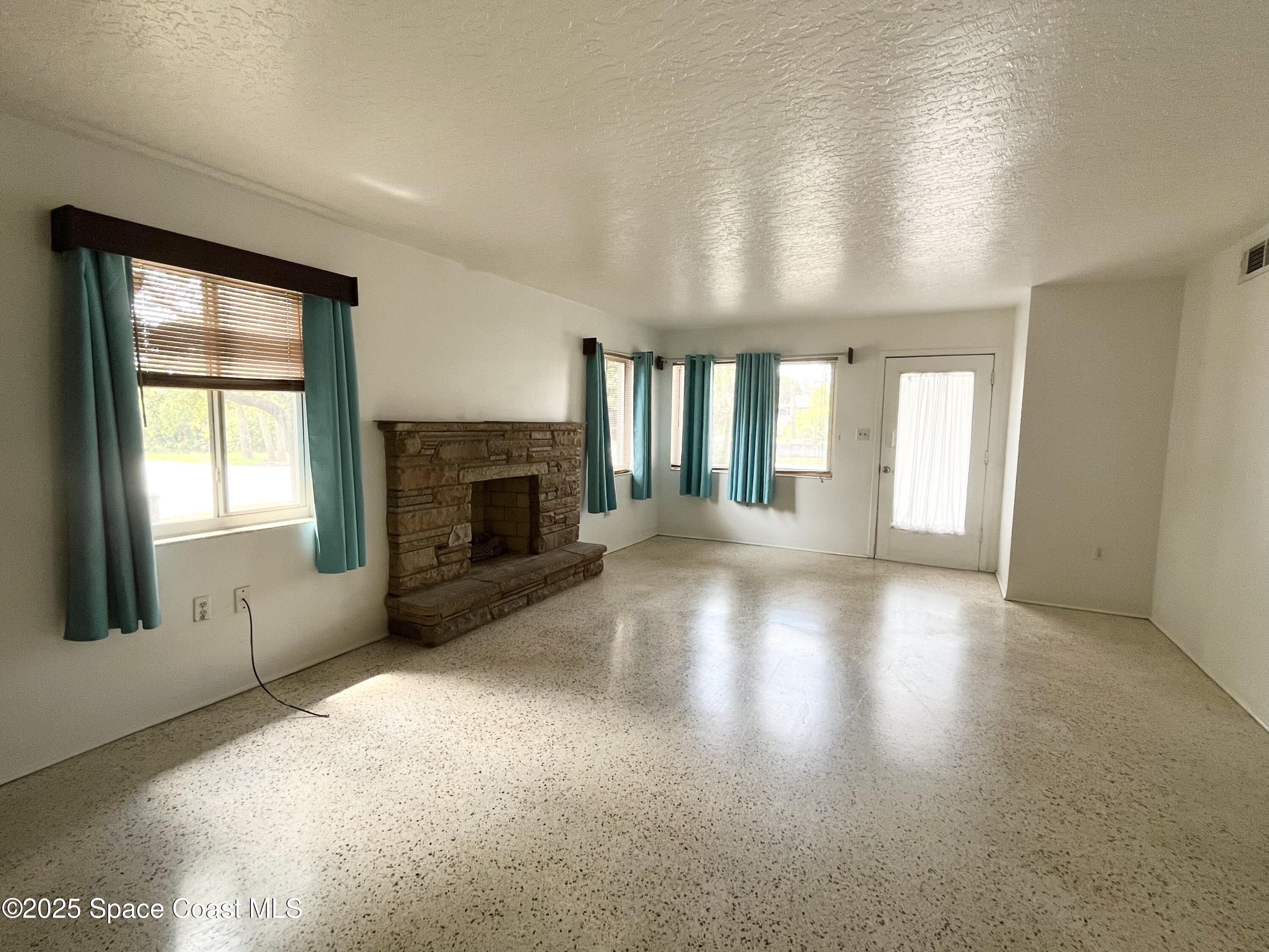141 Valencia Road
