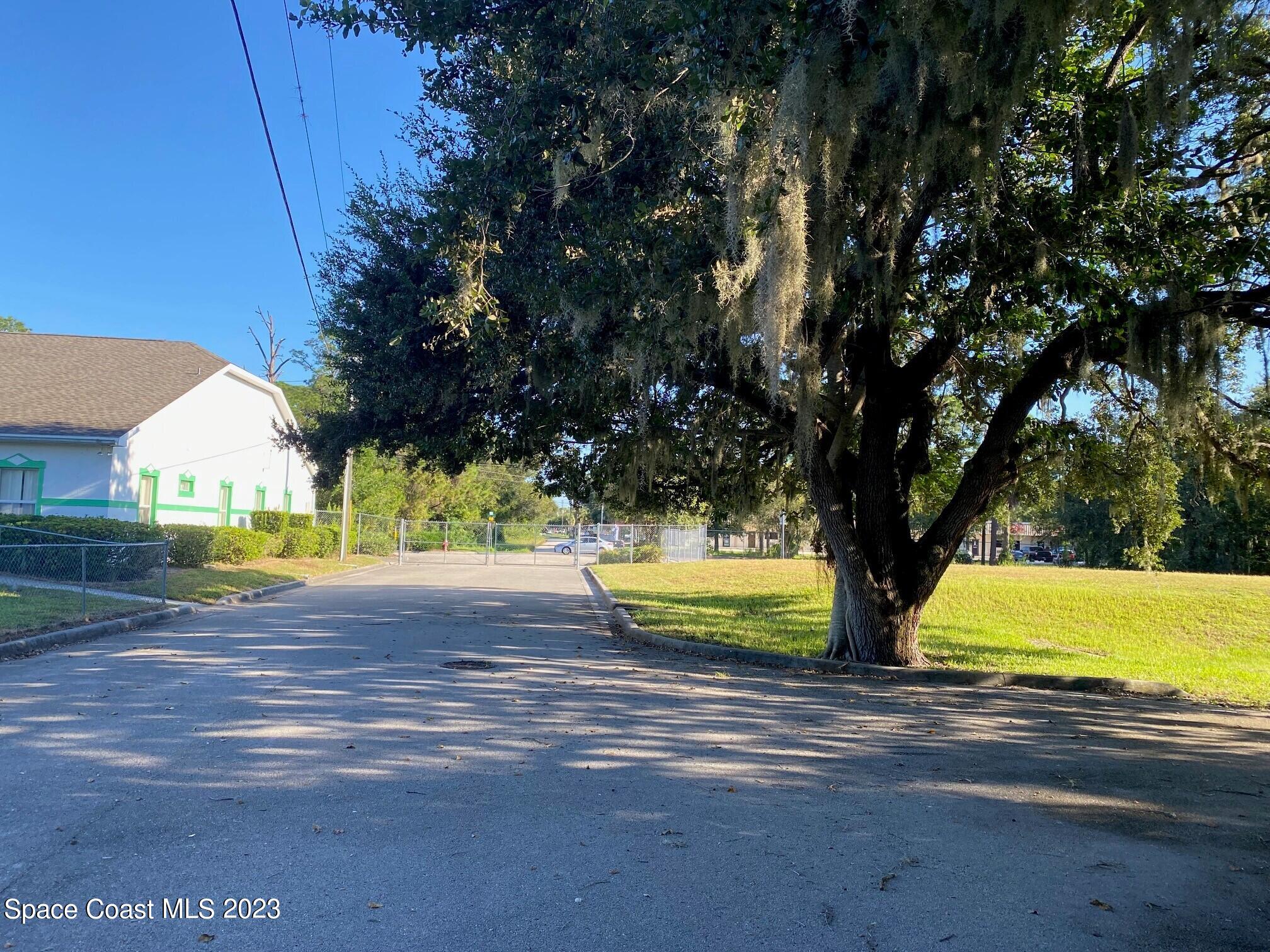 9065 Ellis Road