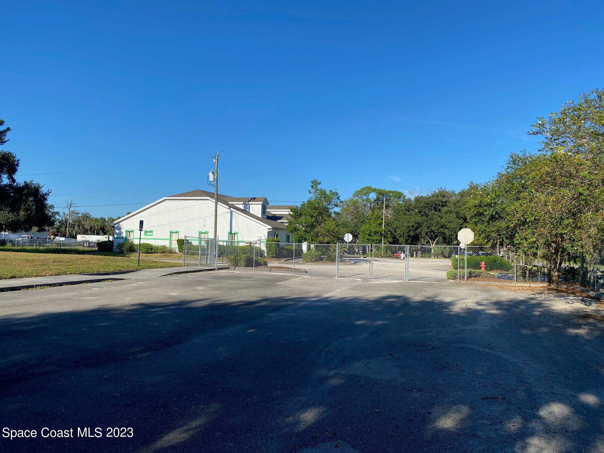 9065 Ellis Road