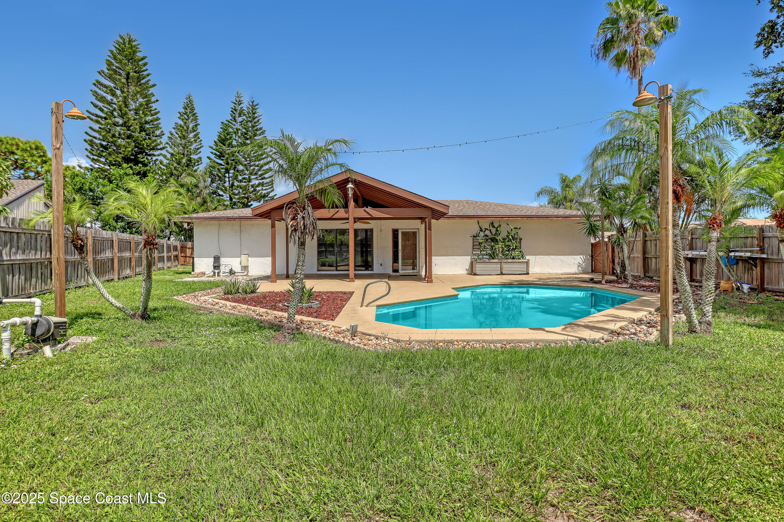 210 Applewood Circle