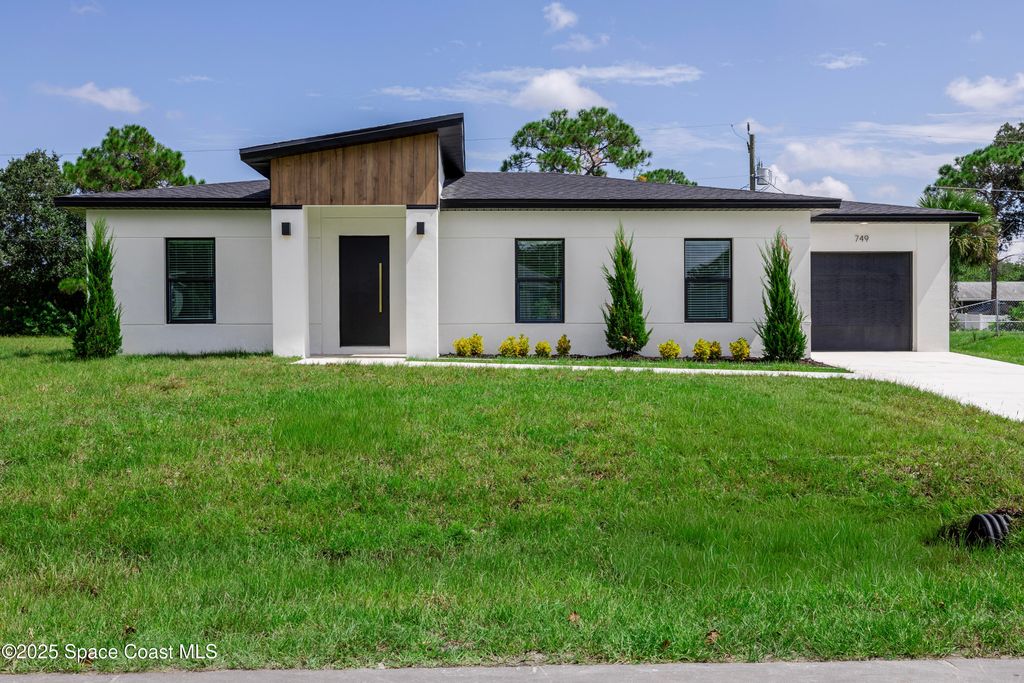 Photo of 749 Darby Avenue SW, Palm Bay, FL 32908 (MLS # 1058764)