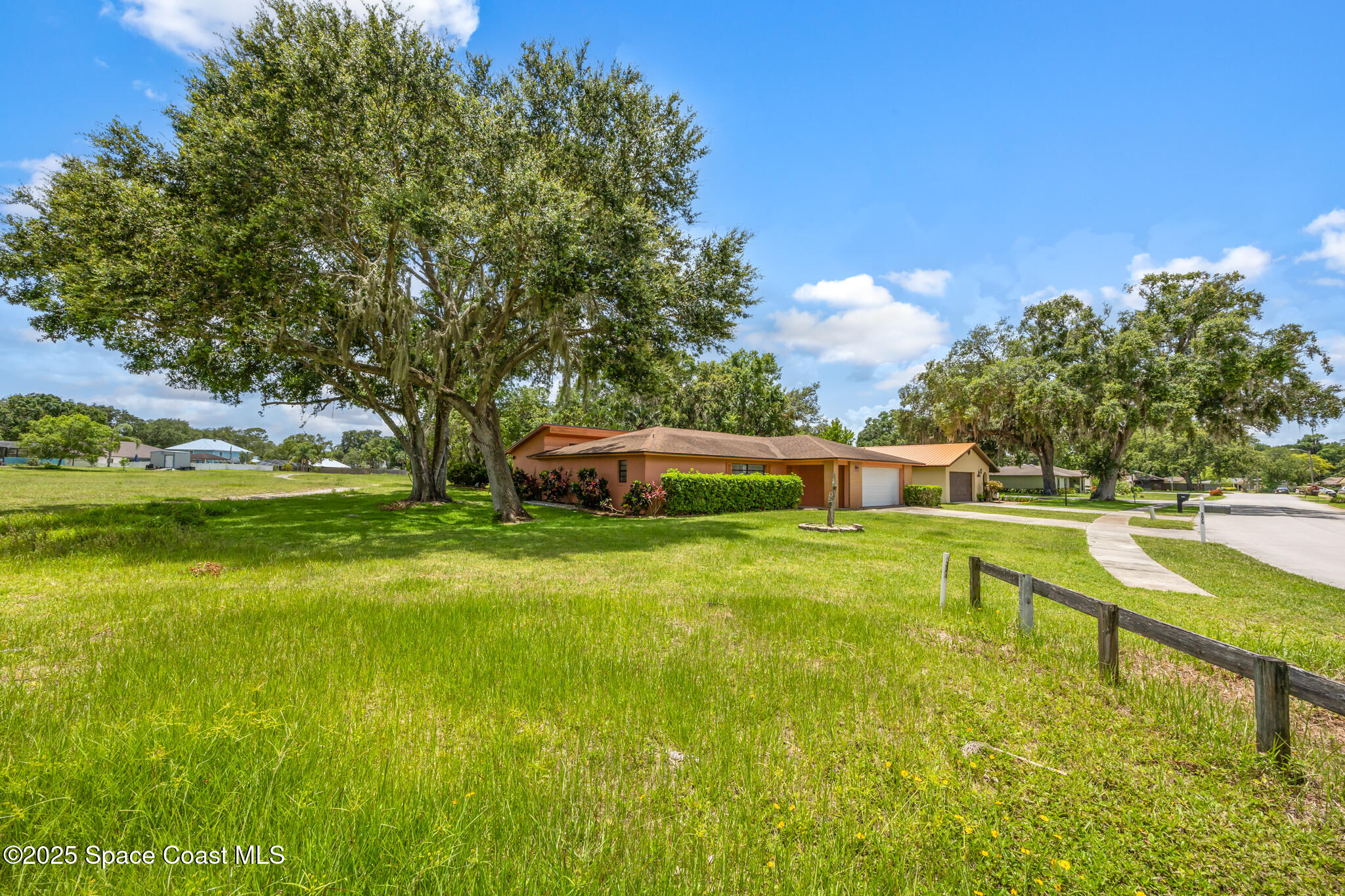 2075 King Richard Drive