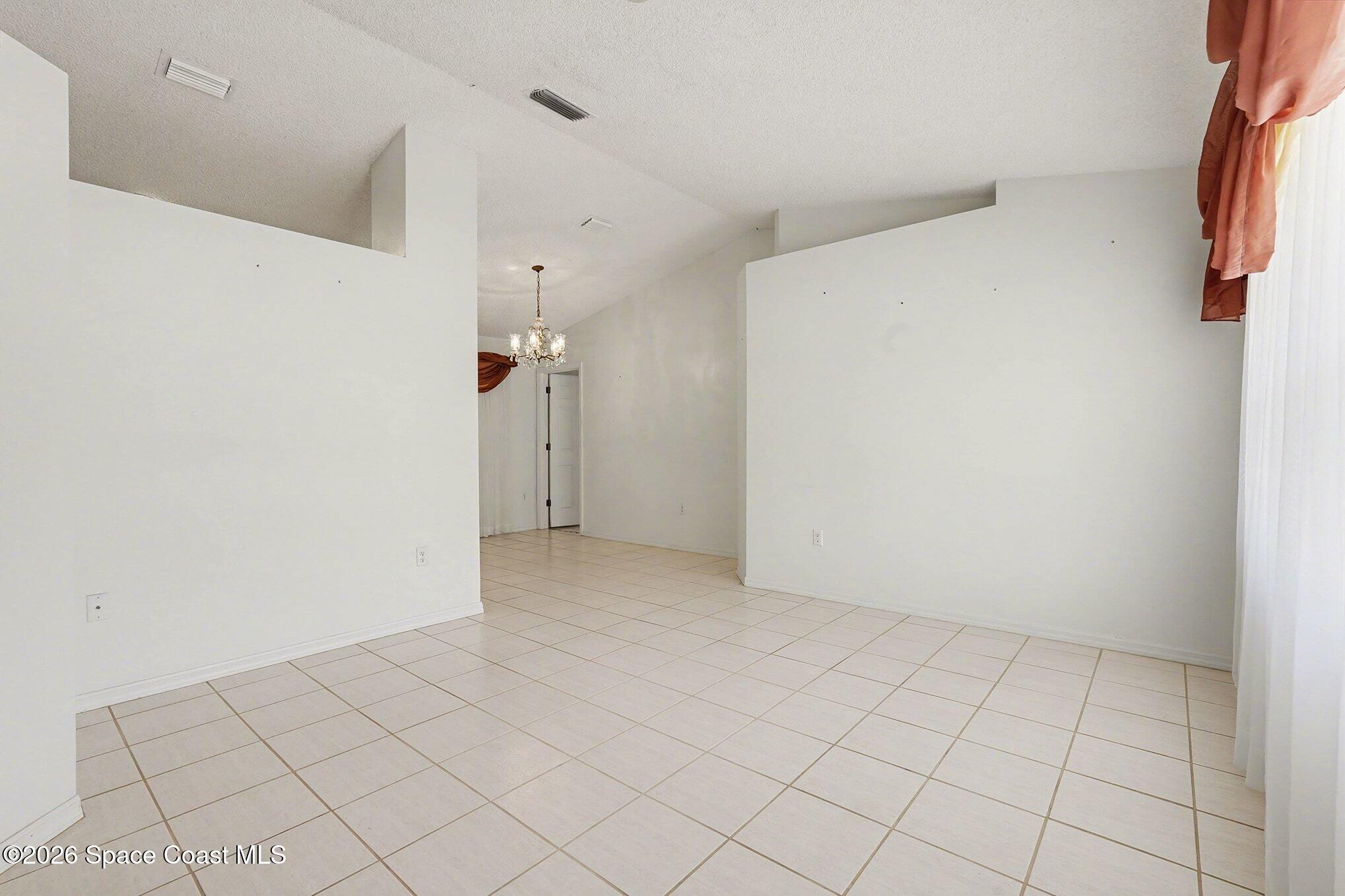 1410 Kaslo Circle NW