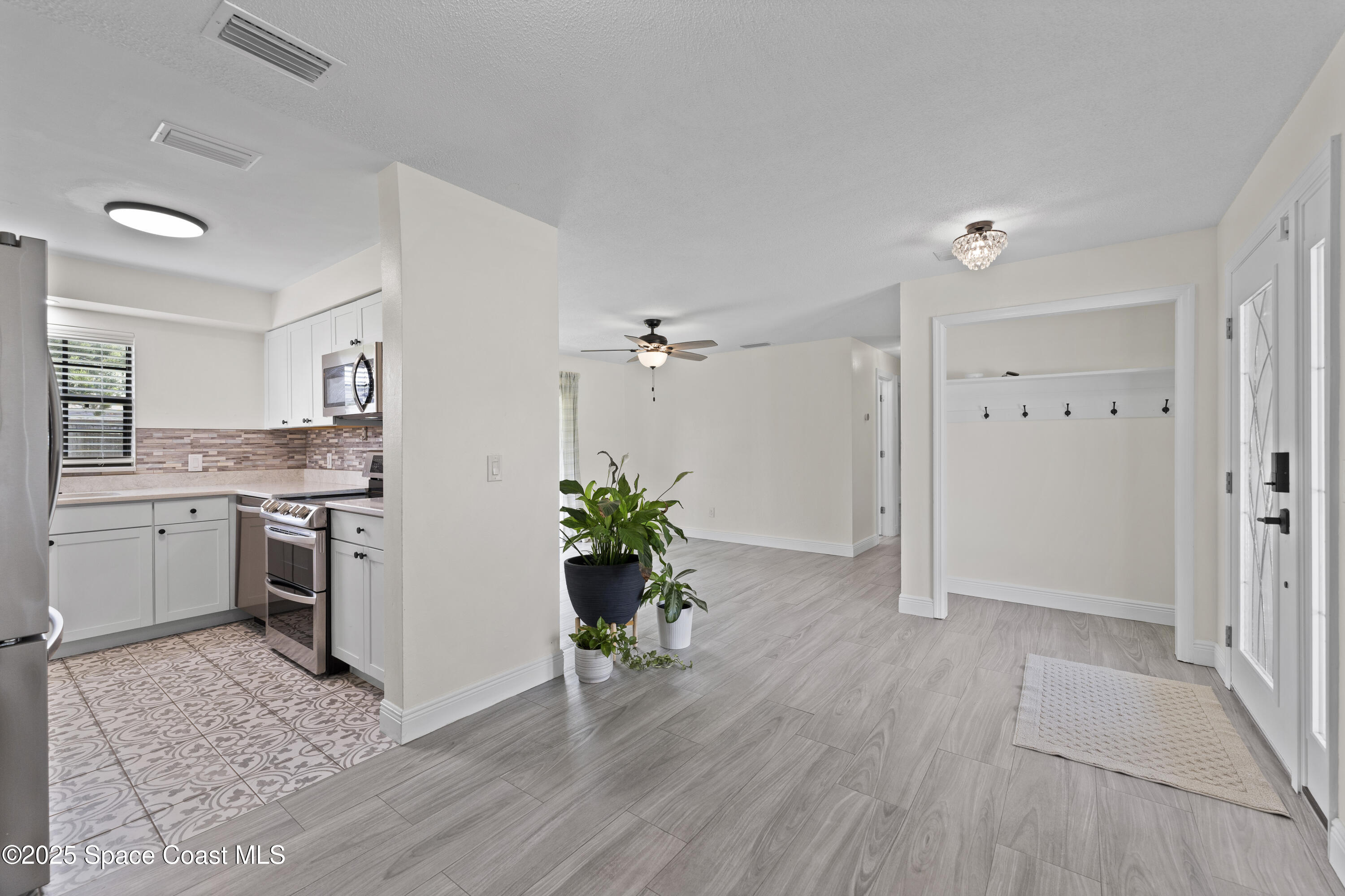 1066 El Camino Drive