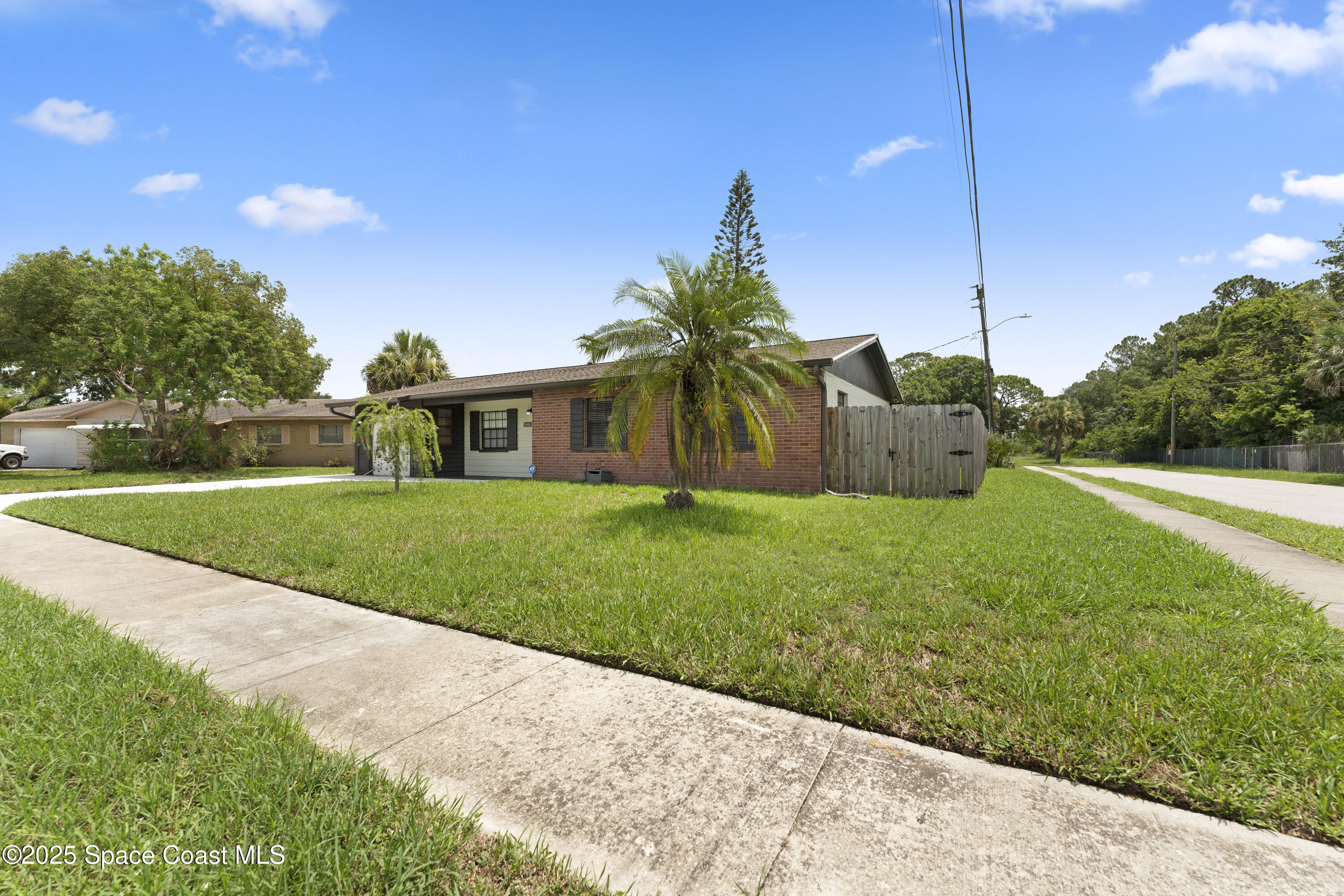 1066 El Camino Drive