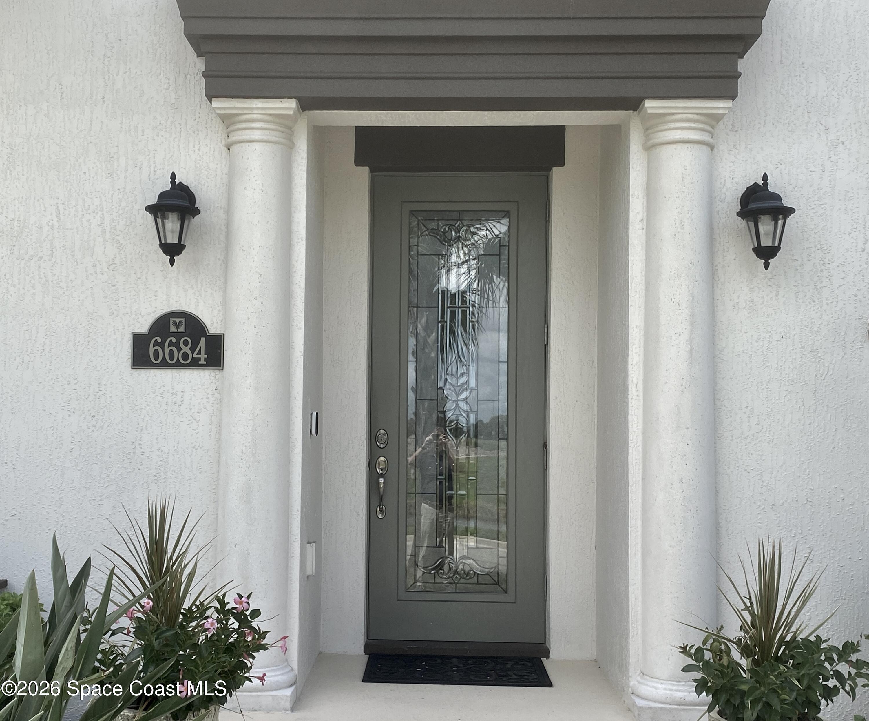 6684 Vista Hermosa Drive