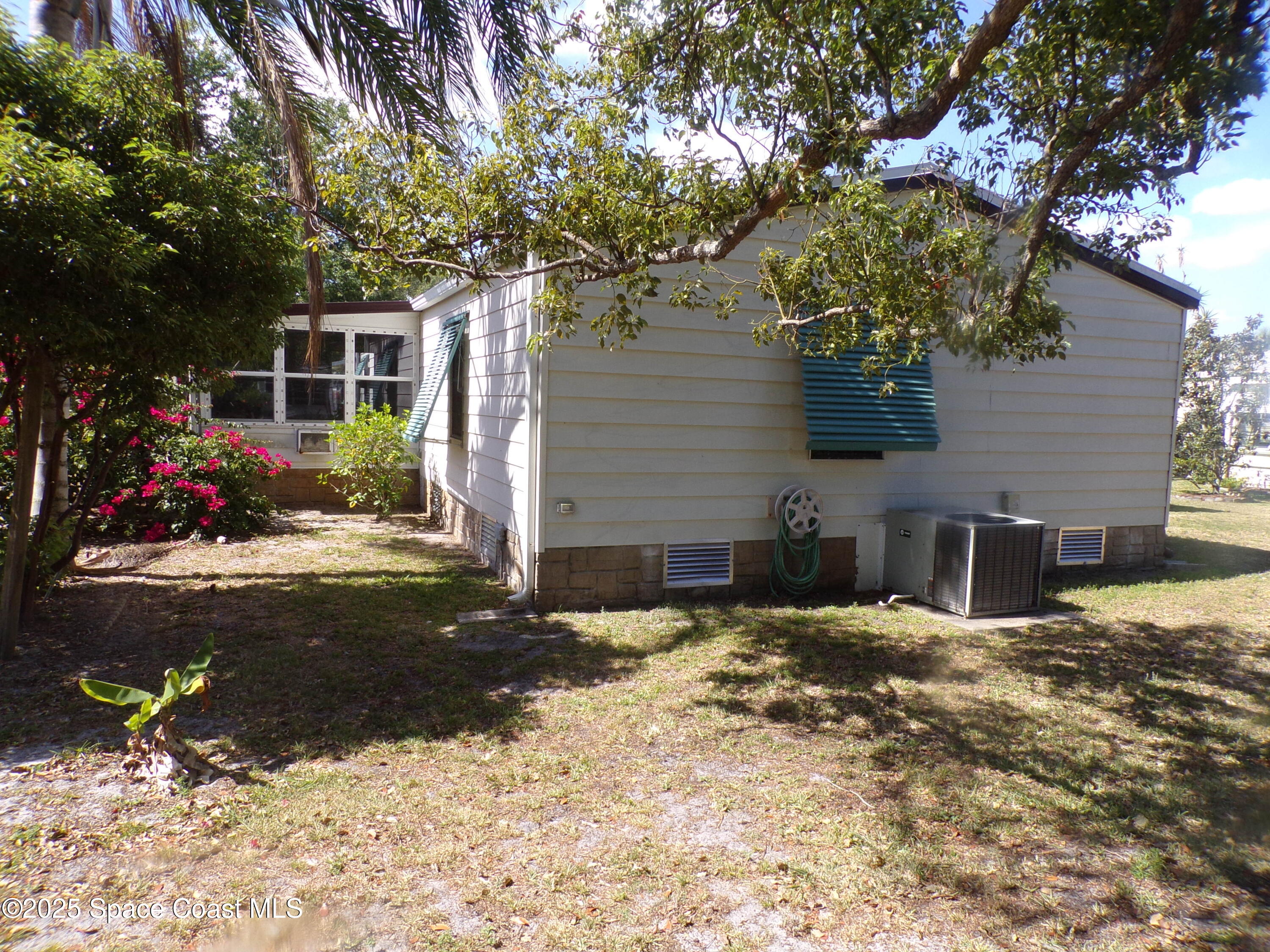 922 Yew Street